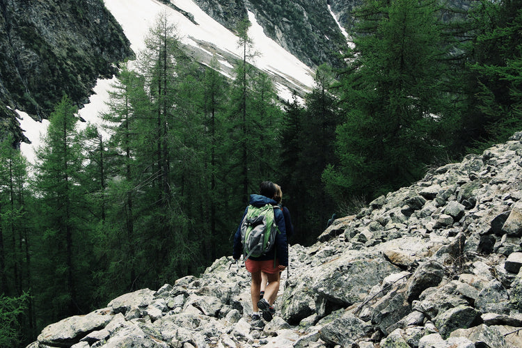 Finding-peace-in-nature-The-Benefits-of-Hiking AdvenCrew