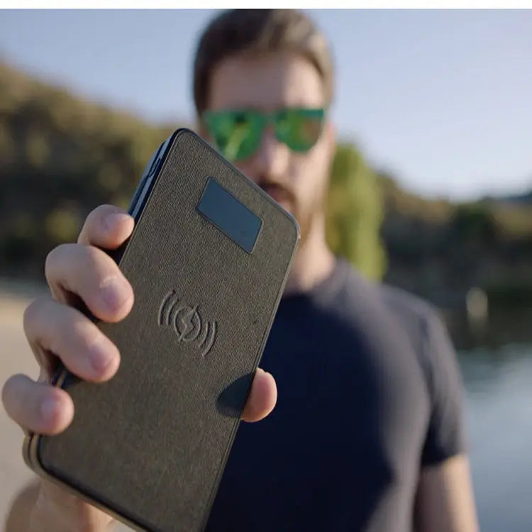 Загрузить изображение в просмотрщик галереи, AdvenCrew Foldable Solar Panel & Wireless Charger Kit