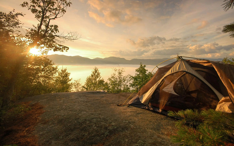 The-Ultimate-Guide-to-Mosquito-Repellent-Flashlights AdvenCrew